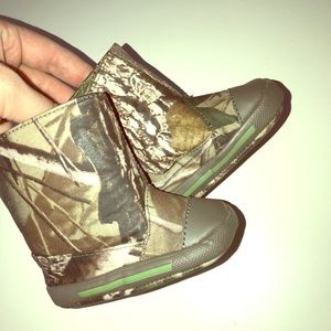 Camo baby boots! 🌿